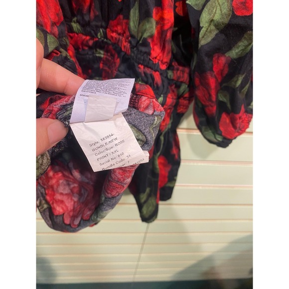 Old Navy Women's XXL Black Red Rose Floral Print Blouse Top Valentine Romantic - Picture 4 of 4
